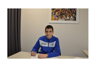 Majstorija mladog košarkaša: 70 trojki Feđe Pajovića bez promašaja Majstorija mladog košarkaša: 70 trojki Feđe Pajovića bez promašaja