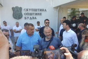 Uhapšen odbornik budvanskog DF-a, osumnjičen za posjedovanje kokaina Uhapšen odbornik budvanskog DF-a, osumnjičen za posjedovanje kokaina