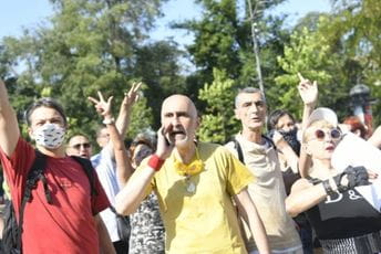 Srbija dobija novu Skupštinu, protest ispred parlamenta Srbija dobija novu Skupštinu, protest ispred parlamenta