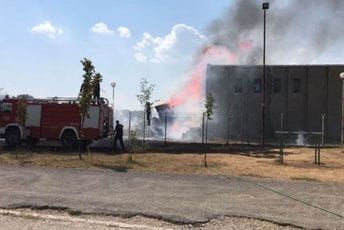 Požar u dvorištu starog vojnog magacina Požar u dvorištu starog vojnog magacina