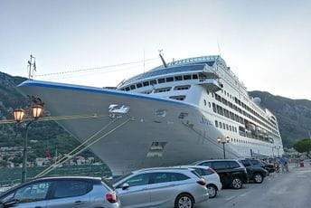 Radnik Luke Kotor osuđen zbog napada na inspektora Ministarstva saobraćaja Radnik Luke Kotor osuđen zbog napada na inspektora Ministarstva saobraćaja