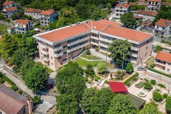 Zaposleni u domovima starih rotiraju se po grupama na 15 dana Zaposleni u domovima starih rotiraju se po grupama na 15 dana