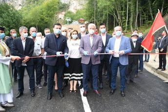 Marković otvorio putni pravac Bistrica-Podvrh, prilaz Đalovića pećini Marković otvorio putni pravac Bistrica-Podvrh, prilaz Đalovića pećini