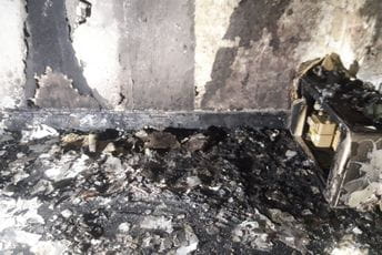 Htio da zaprosi djevojku uz stotine svjeća pa slučajno zapalio stan Htio da zaprosi djevojku uz stotine svjeća pa slučajno zapalio stan