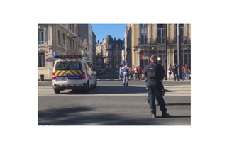 Drama u Francuskoj: Psihički bolesnik drži taoce u banci Drama u Francuskoj: Psihički bolesnik drži taoce u banci