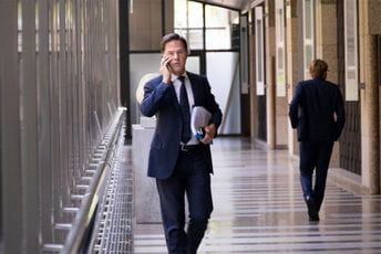 Premijer Nizozemske prekinuo odmor zbog naglog porasta broja zaraženih Premijer Nizozemske prekinuo odmor zbog naglog porasta broja zaraženih