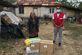 Sto paketa pomoći za RE porodice iz Nikšića Sto paketa pomoći za RE porodice iz Nikšića