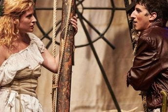 Odrastanje i traganje za smislom Odrastanje i traganje za smislom