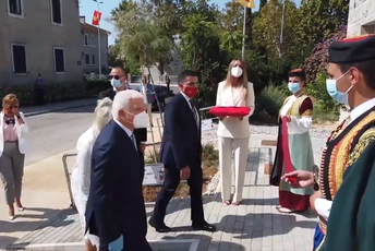 Marković otvorio Dnevni Centar za djecu sa smetnjama i teškoćama u razvoju Marković otvorio Dnevni Centar za djecu sa smetnjama i teškoćama u razvoju