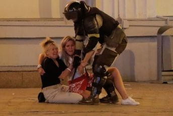 Bjelorusija: Policija koristila bojevu municiju u sukobu sa demonstrantima, napadnuta BBC ekipa