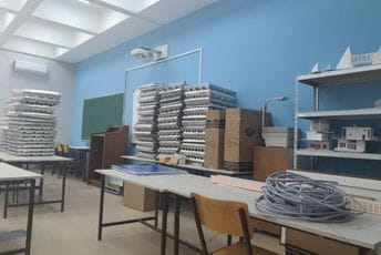 Na Arhitektonskom fakultetu UCG je u toku izvođenje radova na rekonstrukciji i sanaciji nastavnih i sanitarnih prostorija Na Arhitektonskom fakultetu UCG je u toku izvođenje radova na rekonstrukciji i sanaciji nastavnih i sanitarnih prostorija