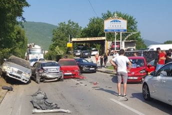 Karambol na putu Kotor - Budva: Oštećena četiri automobila (FOTO) Karambol na putu Kotor - Budva: Oštećena četiri automobila (FOTO)
