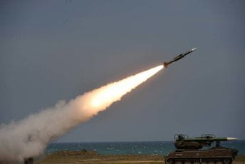 Tri rakete "Kaćuša" pale u blizini aerodroma u Bagdadu Tri rakete "Kaćuša" pale u blizini aerodroma u Bagdadu