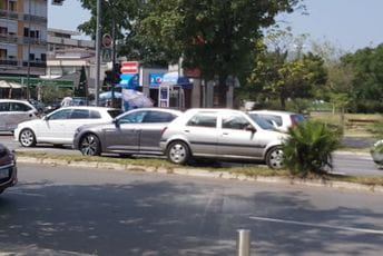 Lančani udes u Podgorici, dvoje lakše povrijeđeno (FOTO) Lančani udes u Podgorici, dvoje lakše povrijeđeno (FOTO)