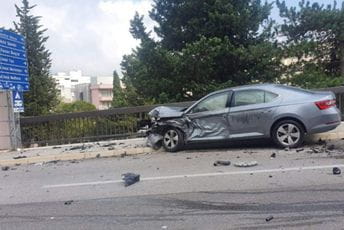 Dvije osobe povrijeđene u udesu u Bečićima Dvije osobe povrijeđene u udesu u Bečićima