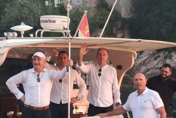 Održana litija barkama: Prisustvovali i političari Održana litija barkama: Prisustvovali i političari