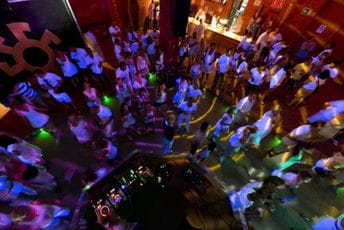 Italija zatvara sve klubove i diskoteke Italija zatvara sve klubove i diskoteke