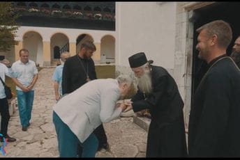 Nikolić: Osim što ljubi ruke popovima, Krivokapić ima smisla i za diplomatiju Nikolić: Osim što ljubi ruke popovima, Krivokapić ima smisla i za diplomatiju