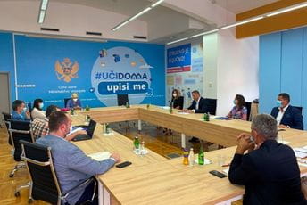 Početak škole odgođen za mjesec Početak škole odgođen za mjesec