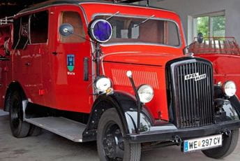 Zanimljiv istorijat "plavog svijetla" na automobilima: Od svijeće do rotacije! (FOTO) Zanimljiv istorijat "plavog svijetla" na automobilima: Od svijeće do rotacije! (FOTO)