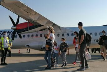 Sletjeli prvi putnici iz Beograda u Crnu Goru Sletjeli prvi putnici iz Beograda u Crnu Goru