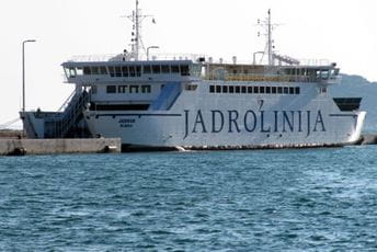 Crna Gora kupuje brod i obnavlja liniju Bar–Bari Crna Gora kupuje brod i obnavlja liniju Bar–Bari