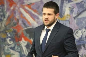 Nikolić: Novi lider DF-a podiže cijenu kod sponzora koji ih finansiraju Nikolić: Novi lider DF-a podiže cijenu kod sponzora koji ih finansiraju