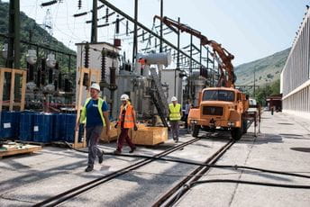 U HE „Perućica“ montirana dva nova blok transformatora sa opremom U HE „Perućica“ montirana dva nova blok transformatora sa opremom