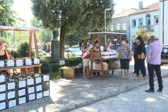 Trideset socijalno ugroženih porodica iz Danilovgrada dobilo pakete pomoći Trideset socijalno ugroženih porodica iz Danilovgrada dobilo pakete pomoći