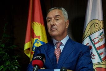 Đukanović: Kvalifikovati borce protiv okupatora i domaćih izdajnika kao otpadnike može samo onaj kome nije i ne bi smetala okupacija Crne Gore Đukanović: Kvalifikovati borce protiv okupatora i domaćih izdajnika kao otpadnike može samo onaj kome nije i ne bi smetala okupacija Crne Gore