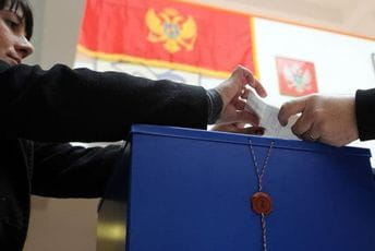 Preliminarni rezultati: Odlučno za CG 29 mandata, Za budućnost CG 28, Mir je naša nacija 10, Crno na bijelo 4, BS 3, SD 3... Preliminarni rezultati: Odlučno za CG 29 mandata, Za budućnost CG 28, Mir je naša nacija 10, Crno na bijelo 4, BS 3, SD 3...