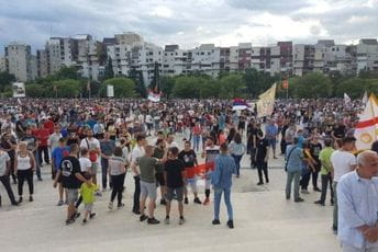 Slabašni trzaj rehabilitacije poražene ideje „velike Srbije“ Slabašni trzaj rehabilitacije poražene ideje „velike Srbije“