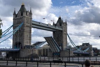 Zaglavio se Tauerbridž, zatvoren za saobraćaj Zaglavio se Tauerbridž, zatvoren za saobraćaj