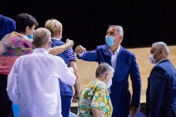 Predsjednik Đukanović bio na otvaranju rekonstruisanog stadiona Predsjednik Đukanović bio na otvaranju rekonstruisanog stadiona