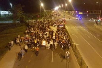 Protestna šetnja ulicama Podgorice, u Maslinama susret s učesnicima auto-litije sa sjevera Protestna šetnja ulicama Podgorice, u Maslinama susret s učesnicima auto-litije sa sjevera