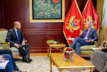 Đukanović primio ministra odbrane Slovačke Jaroslava Nađa Đukanović primio ministra odbrane Slovačke Jaroslava Nađa