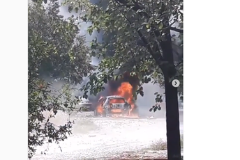 Pogledajte snimak zapaljenog automobila nakon današnje eksplozije Pogledajte snimak zapaljenog automobila nakon današnje eksplozije