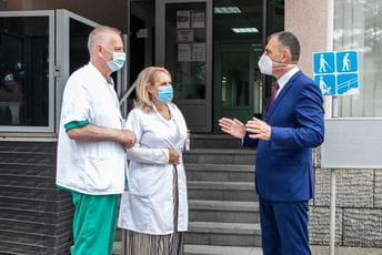 Hrapović: Zaposleni u beranskoj bolnici pokazali snagu i odanost pozivu i profesiji Hrapović: Zaposleni u beranskoj bolnici pokazali snagu i odanost pozivu i profesiji