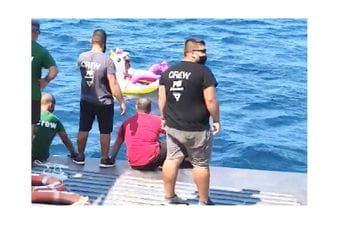 Trajektom spasili djevojčicu, otplovila kilometar od obale Trajektom spasili djevojčicu, otplovila kilometar od obale