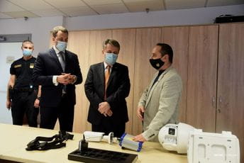 Policija će sa preko 270 kamera pratiti stanje na 35 lokacija u Podgorici Policija će sa preko 270 kamera pratiti stanje na 35 lokacija u Podgorici