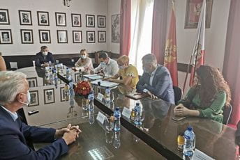 Potpisan ugovor za izgradnju pristupne saobraćajnice do poluostrva Trašte Potpisan ugovor za izgradnju pristupne saobraćajnice do poluostrva Trašte