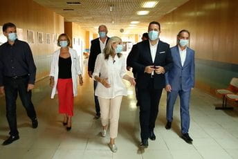 Eraković obišao zdravstvene ustanove u opštini Herceg Novi Eraković obišao zdravstvene ustanove u opštini Herceg Novi