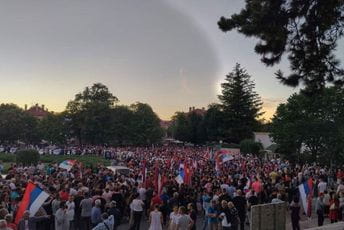 Nikšić: Nastavljene protestne šetnje za odbranu svetinja Nikšić: Nastavljene protestne šetnje za odbranu svetinja