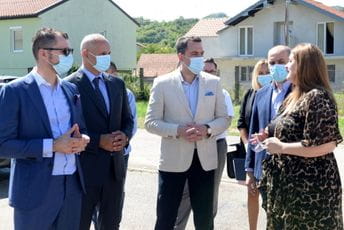 Podgorica pomogla Cetinje: Potpuno rekonstruisan poligon kod gimnazije Podgorica pomogla Cetinje: Potpuno rekonstruisan poligon kod gimnazije