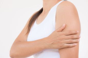 Koja ruka boli pred srčani udar Koja ruka boli pred srčani udar