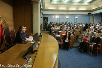 Politika ostaje „muški posao“, samo dvije liste imaju više od 40 odsto žena Politika ostaje „muški posao“, samo dvije liste imaju više od 40 odsto žena