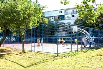 Rekonstruisan kultni košarkaški teren iza zgrade Simpo, uskoro i novo igralište (VIDEO) Rekonstruisan kultni košarkaški teren iza zgrade Simpo, uskoro i novo igralište (VIDEO)