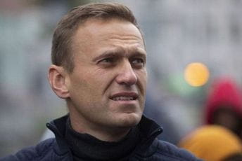 Navaljni i dalje u komi, ali nije životno ugrožen