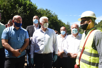 Nema stajanja, ima da se radi dan-noć! Nema stajanja, ima da se radi dan-noć!