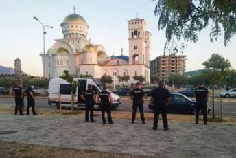 Dva skupa u Baru: Provozali se pristalice SPC i anti-litijaši Dva skupa u Baru: Provozali se pristalice SPC i anti-litijaši